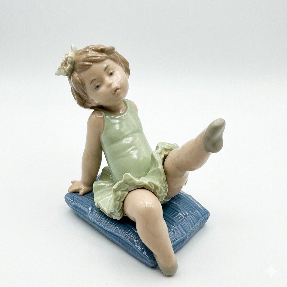 Lladro 5110 Ballerina on Cushion Porcelain Figurine Girl Green Dress Blue Pillow